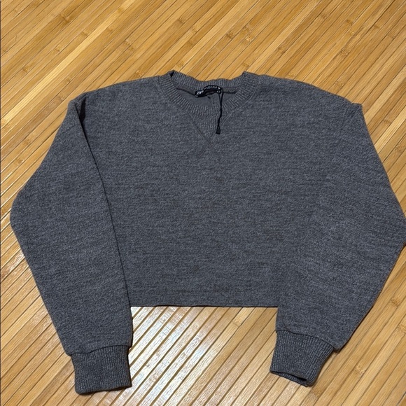 Gray Zara Cropped Sweater - Picture 1 of 3